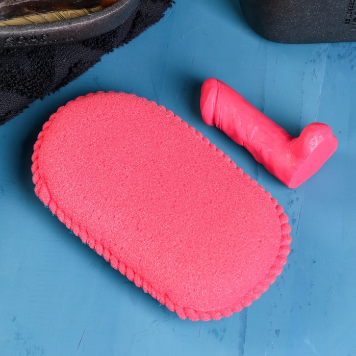 Набор в консервной банке «8 марта»: мыло-фаллос и мочалка - Мыльные штучки. Фотография 2.