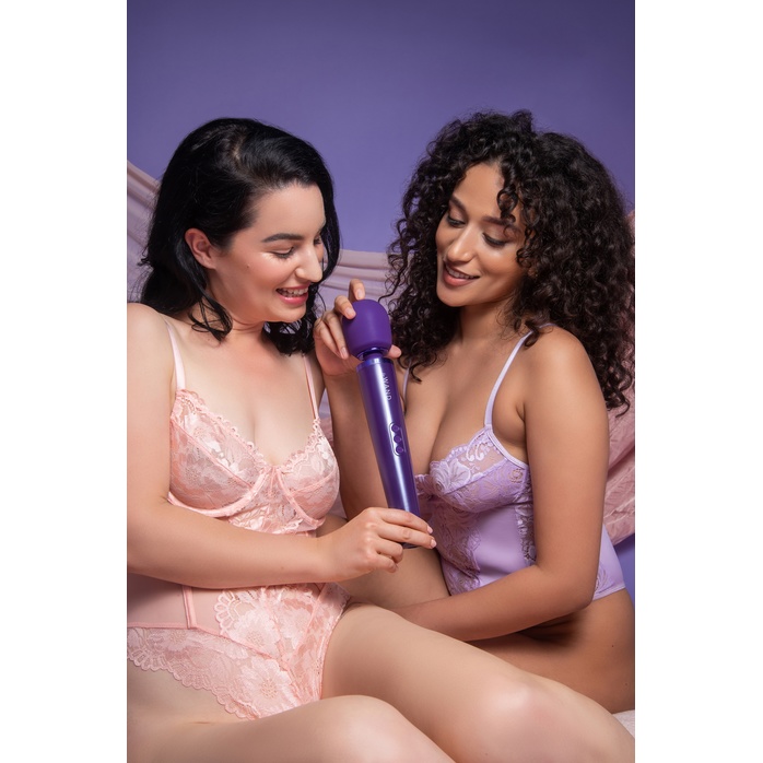 Фиолетовый вибратор Le Wand Rechargeable Vibrating Massager - 34 см. Фотография 14.