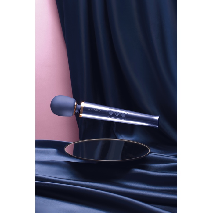 Cиний вибратор Le Wand Petite Rechargeable Vibrating Massager - 25 см. Фотография 12.