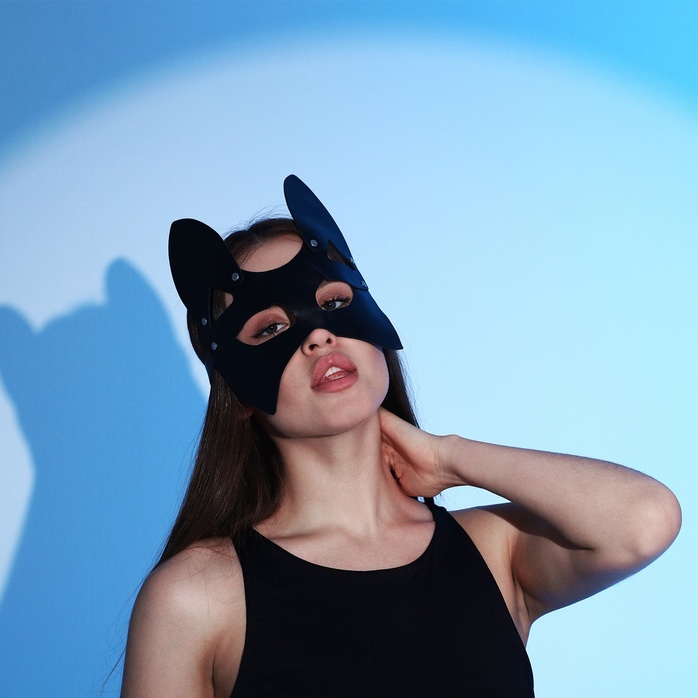 Черная маска «Кошка» с ушками - Страна Карнавалия. Фотография 2.