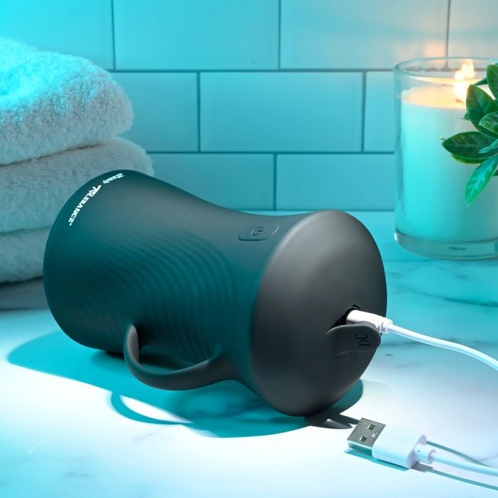 Черный вибромастурбатор с гироскопом Gyro Stroke. Фотография 5.