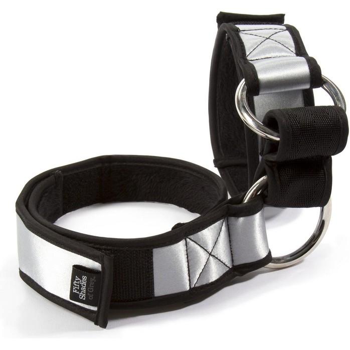 Серебристо-чёрные наручники с меховой подкладкой Promise to Obey - Fifty Shades of Grey