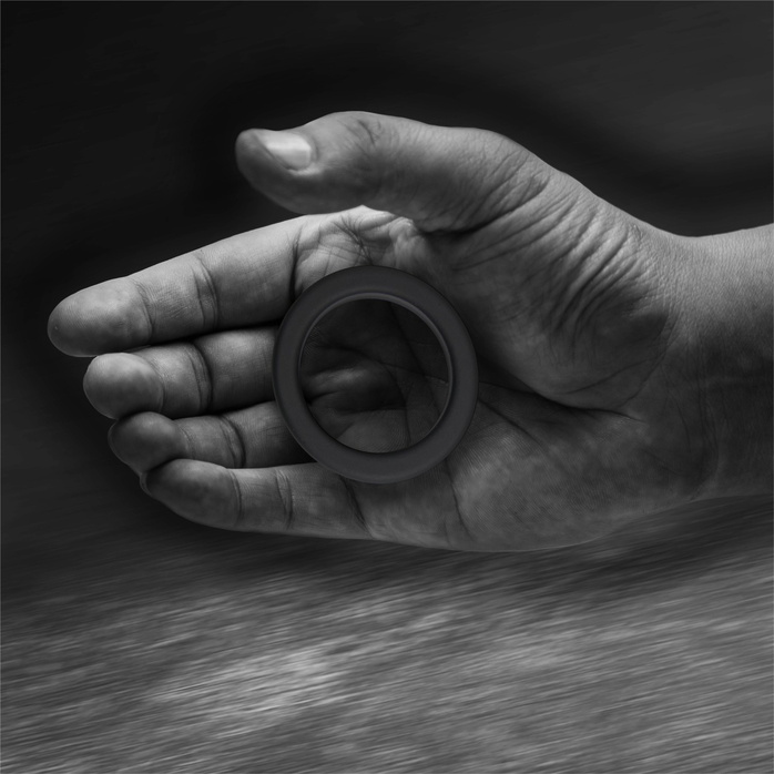 Черное эрекционное кольцо для пениса и мошонки Rooster Enric. Фотография 8.