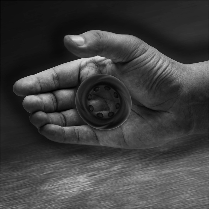 Черное эрекционное кольцо со стимулирующими выступами Rooster Cain. Фотография 8.