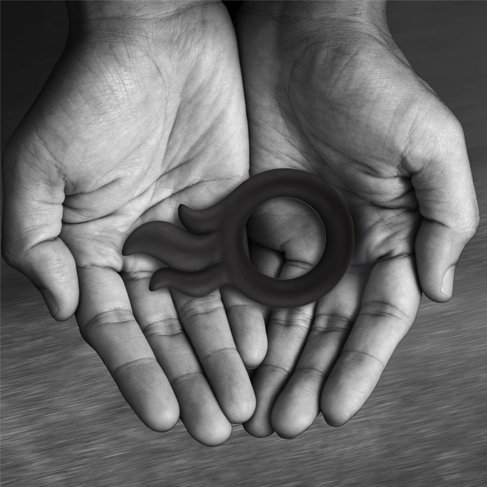 Черное эрекционное кольцо-пламя Rooster Hawk. Фотография 8.