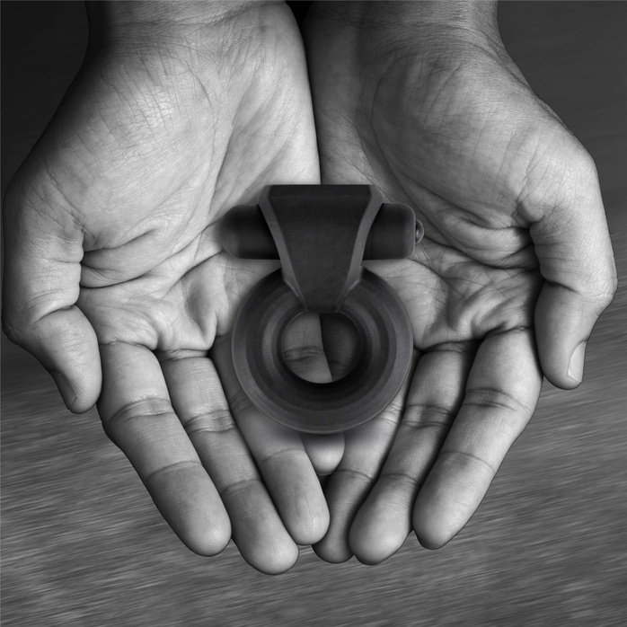 Черное эрекционное виброкольцо Rooster Travis. Фотография 8.