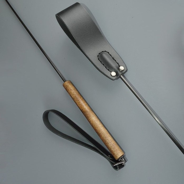 Черный кожаный стек с деревянной рукоятью - 69 см - BDSM accessories