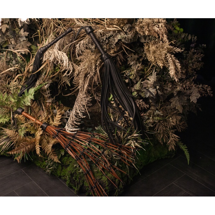 Черный флоггер Scandal из натуральной кожи - 76 см. Фотография 5.