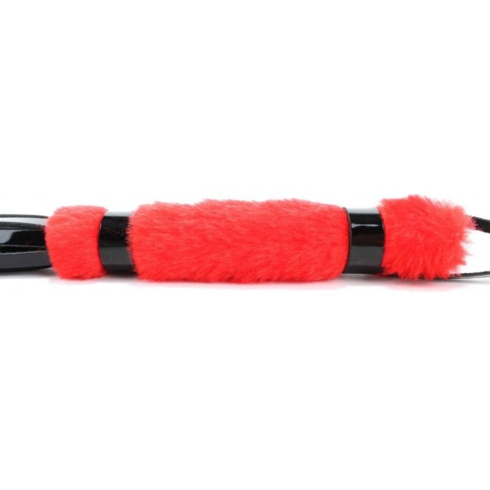 Черная лаковая плеть с красной меховой рукоятью - 44 см - BDSM Light. Фотография 5.