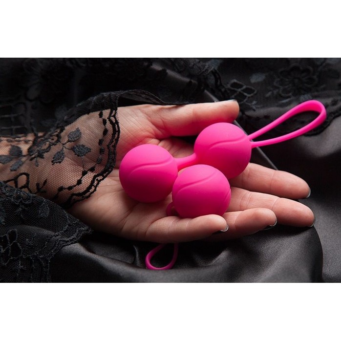 Ярко-розовый набор для тренировки вагинальных мышц Kegel Balls. Фотография 9.