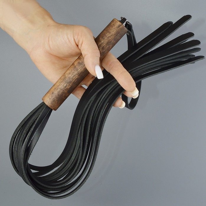 Черная кожаная плеть с деревянной рукоятью - 58 см - BDSM accessories