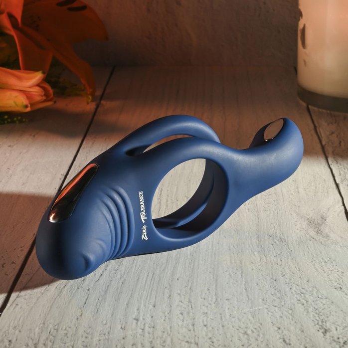 Синее эрекционное виброкольцо с двойным подхватом мошонки Ring Around The Rosy. Фотография 11.