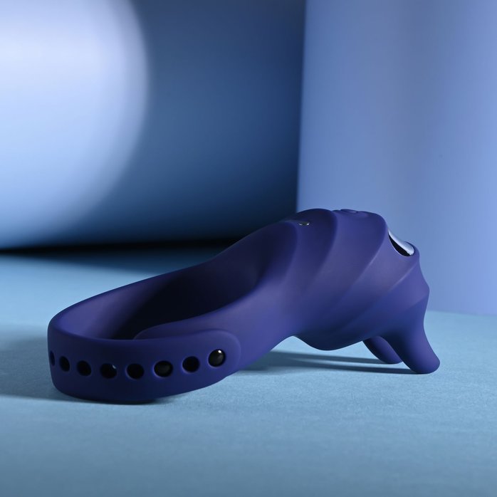 Синее эрекционное виброкольцо с клиторальной подушечкой и пультом ДУ Adjustable Fun Ring. Фотография 11.