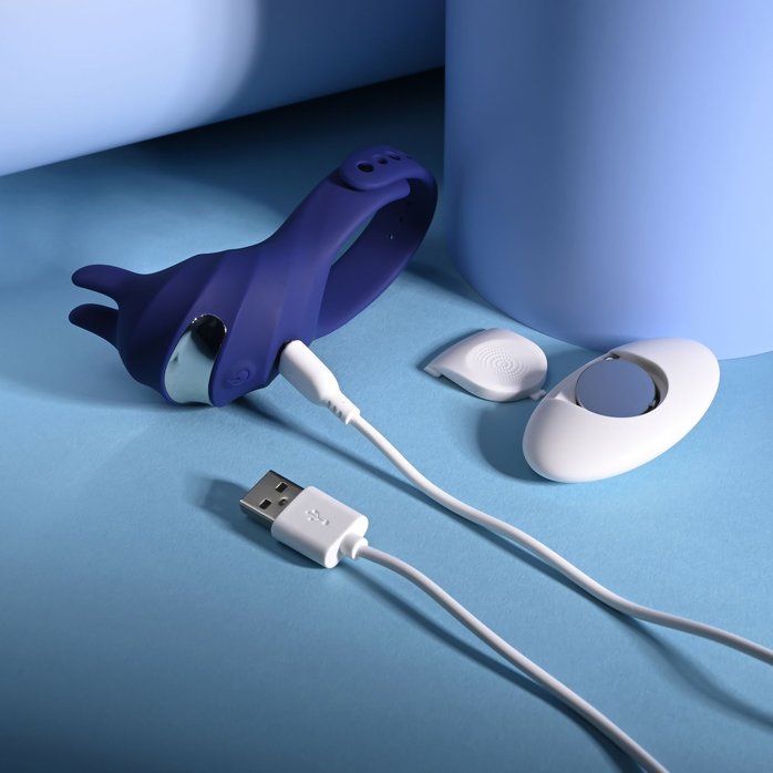 Синее эрекционное виброкольцо с клиторальной подушечкой и пультом ДУ Adjustable Fun Ring. Фотография 13.