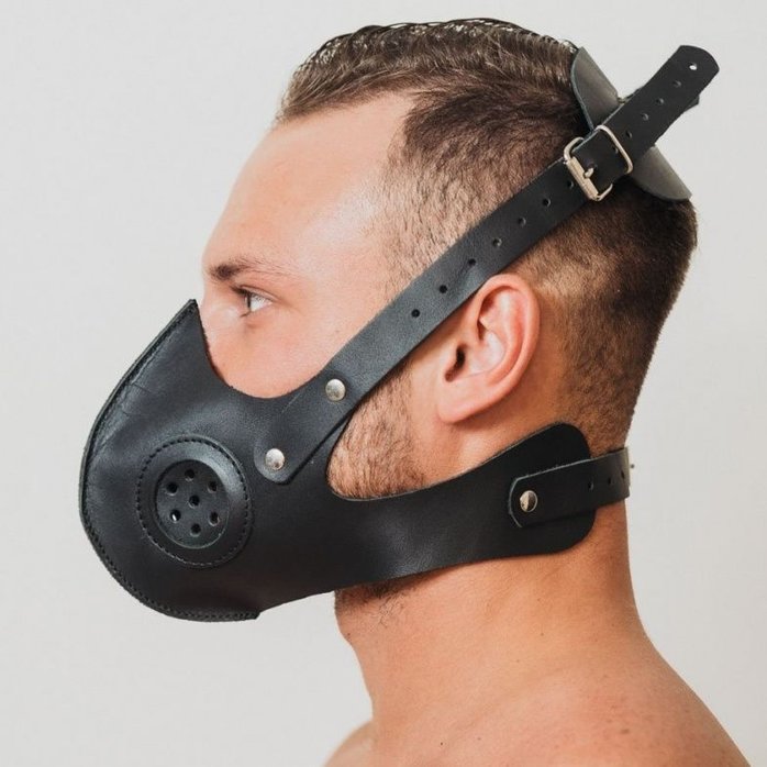 Черная кожаная маска «Сталкер». Фотография 3.