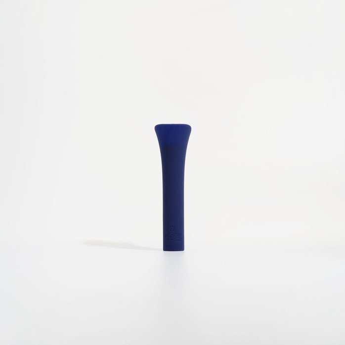 Синий мини-вибромассажёр Caress. Фотография 2.