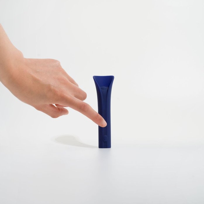 Синий мини-вибромассажёр Caress. Фотография 4.