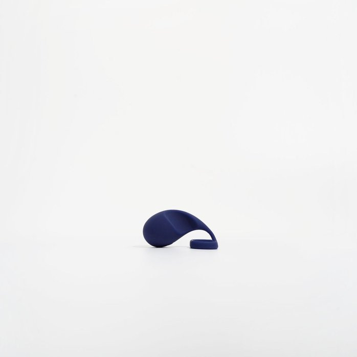 Синий вибростимулятор на пальцы Lunar. Фотография 3.