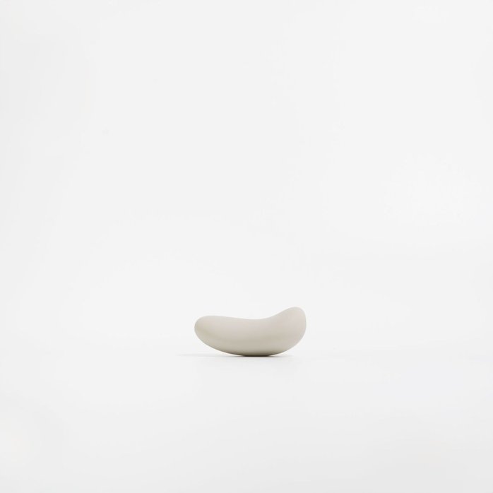 Серый вибромассажёр Opal. Фотография 2.