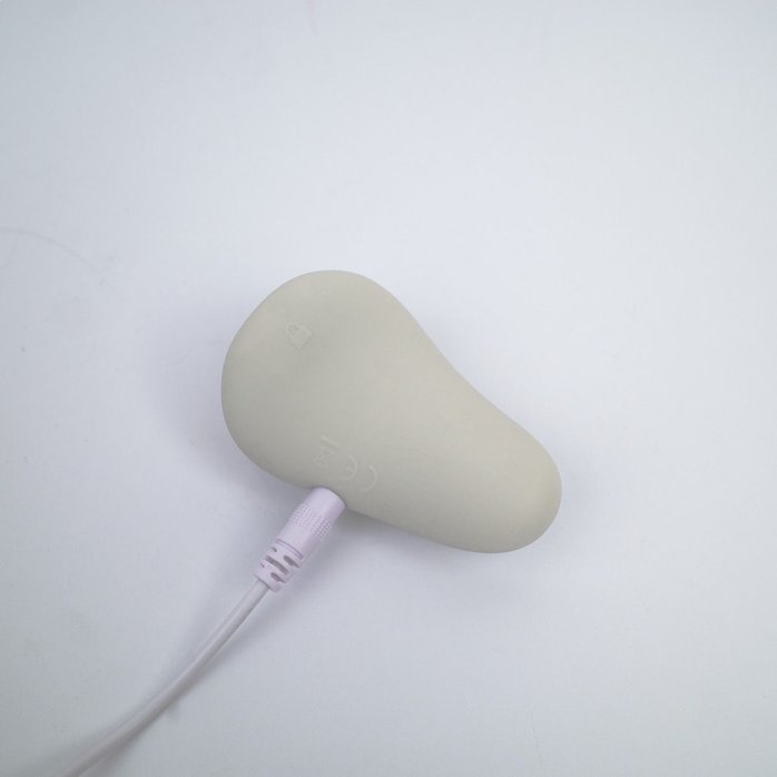 Серый вибромассажёр Opal. Фотография 5.