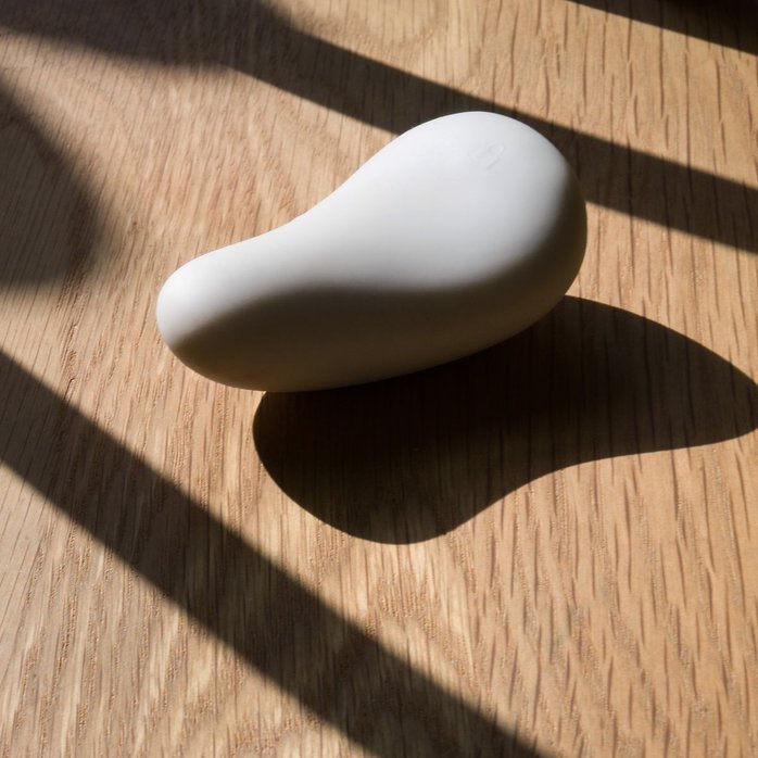 Серый вибромассажёр Opal. Фотография 9.