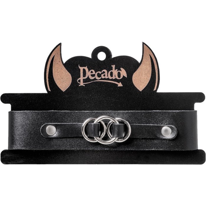 Черный чокер-ошейник со связанными кольцами на подложке. Фотография 7.