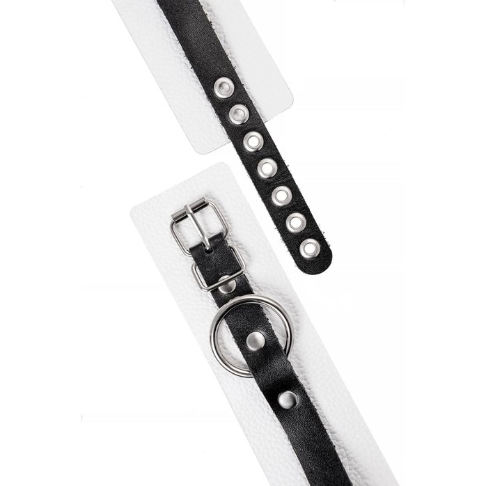 Бело-черные мягкие оковы с одним ремешком и люверсами. Фотография 6.