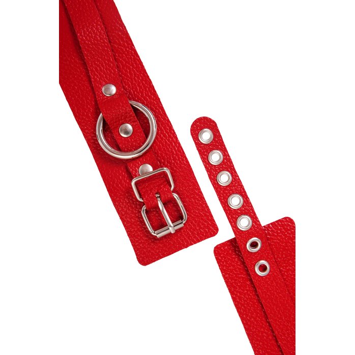 Красные мягкие кожаные оковы с люверсами. Фотография 6.