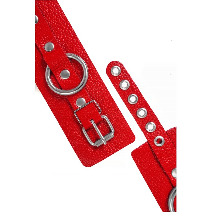 Красные мягкие кожаные наручники с люверсами. Фотография 7.