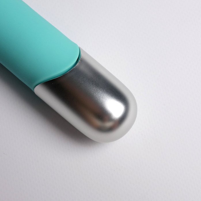 Бирюзовая многофункциональная вибропуля с щеточкой. Фотография 4.