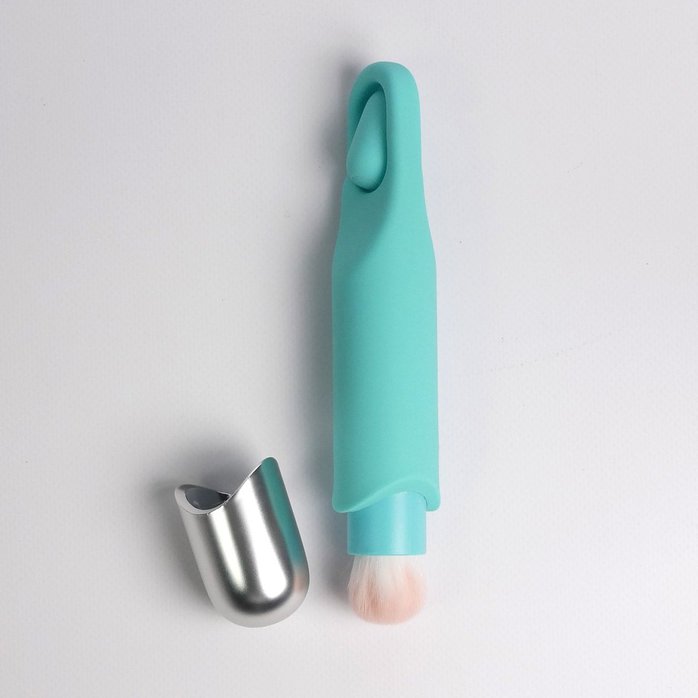 Бирюзовая многофункциональная вибропуля с щеточкой. Фотография 8.