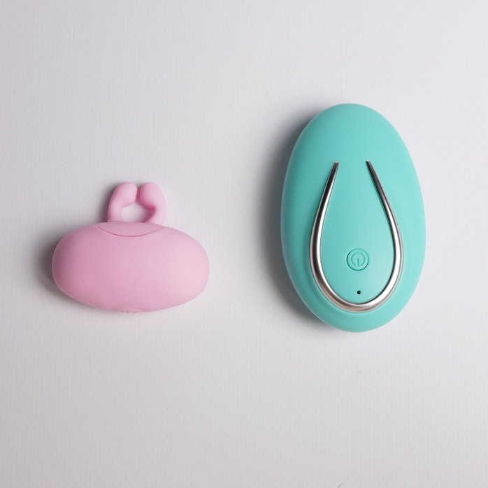 Розовый многофункциональный стимулятор. Фотография 5.