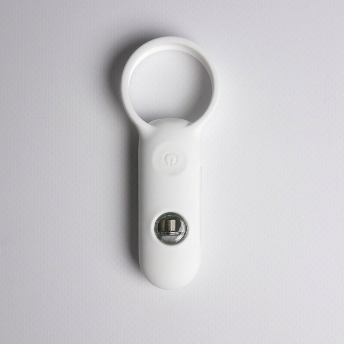 Белое эрекционное виброкольцо с пультом ДУ. Фотография 11.