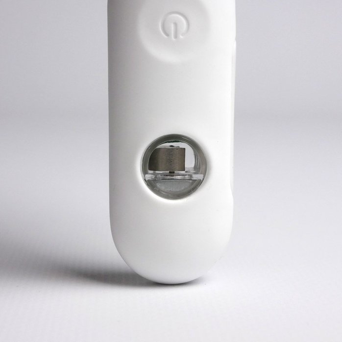 Белое эрекционное виброкольцо с пультом ДУ. Фотография 8.