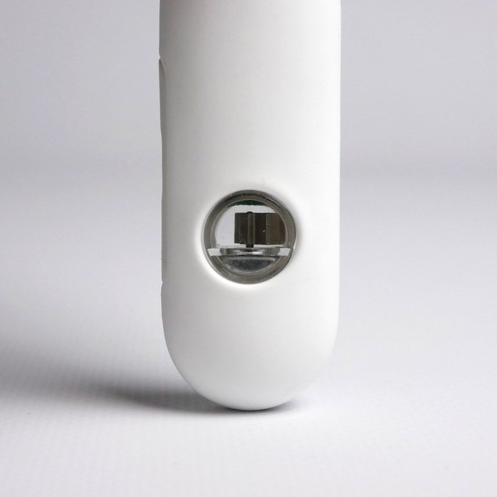 Белое эрекционное виброкольцо с пультом ДУ. Фотография 9.