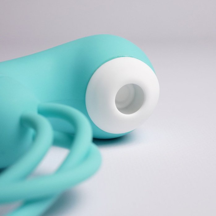 Бирюзовый вакуумный стимулятор клитора с вагинальными виброшариками. Фотография 5.