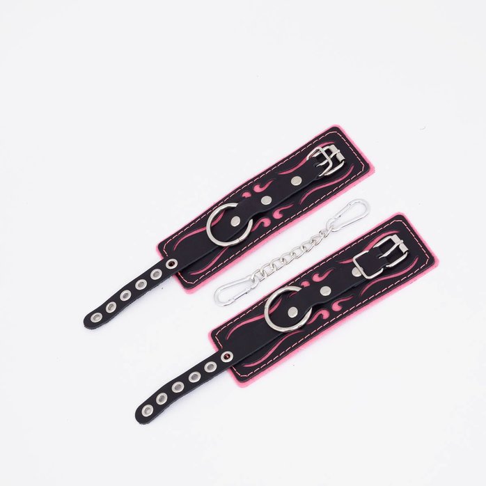 Черно-розовые кожаные наручники с розовой строчкой. Фотография 2.