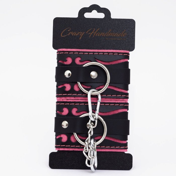 Черно-розовые кожаные наручники с розовой строчкой. Фотография 3.