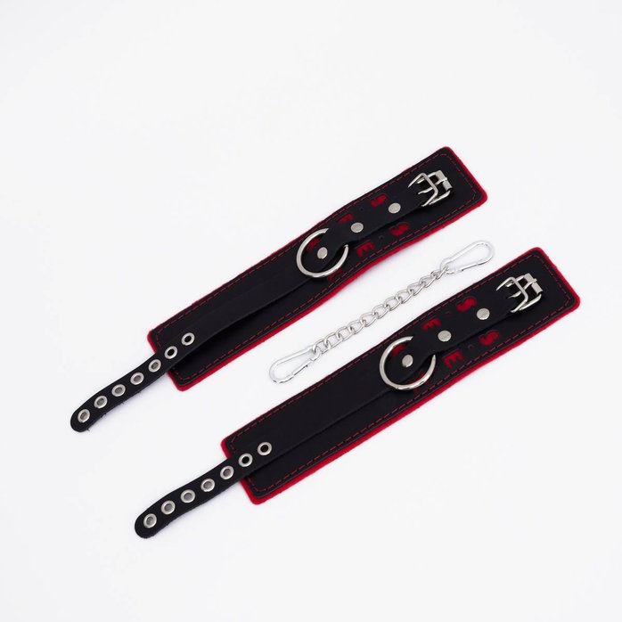 Черно-красные оковы с красной строчкой Sex. Фотография 2.