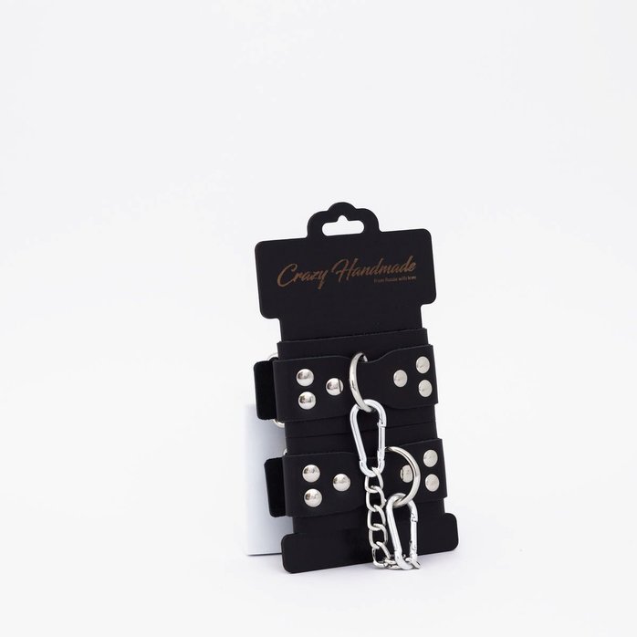 Черные кожаные оковы с регулируемыми ремешками. Фотография 2.