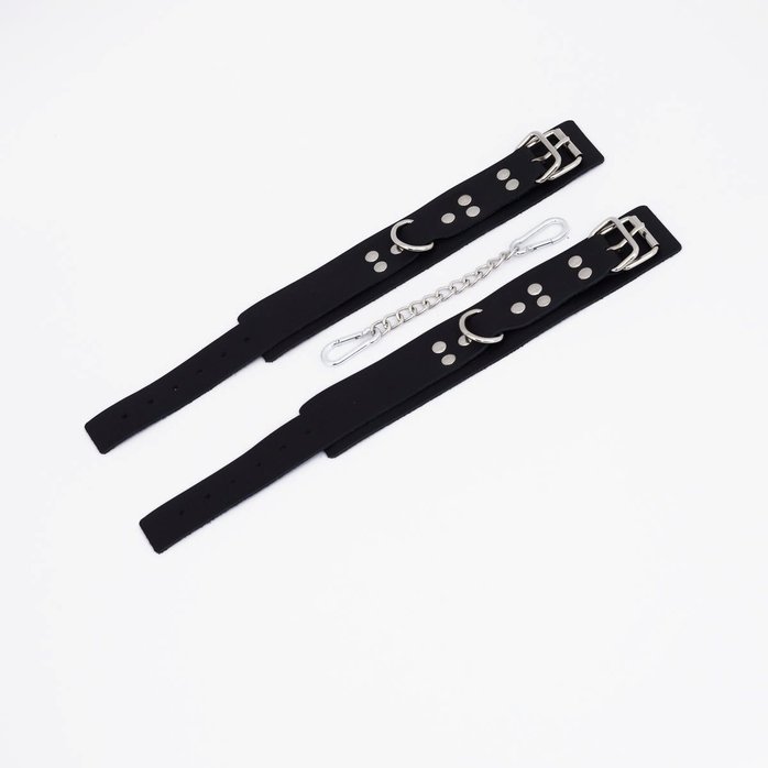 Черные кожаные оковы с регулируемыми ремешками