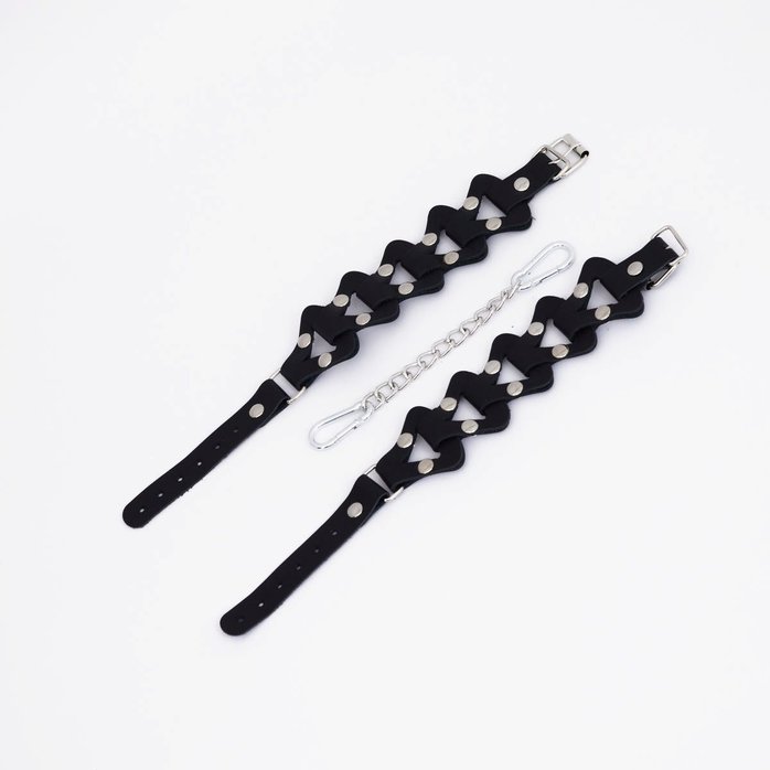 Черные кожаные наручники из звеньев