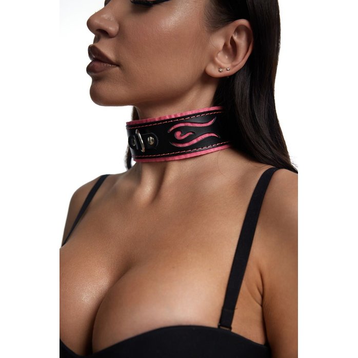 Черно-розовый кожаный ошейник с розовой строчкой. Фотография 3.