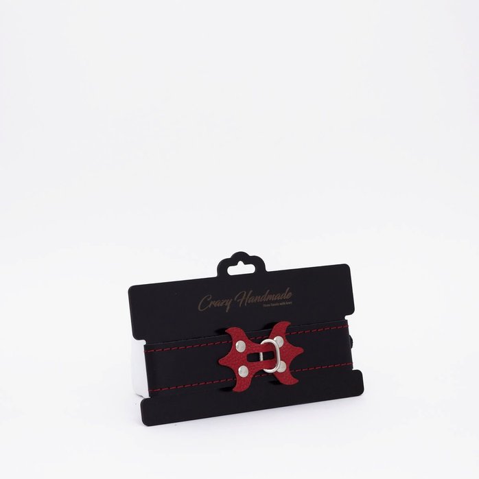 Черный ошейник с красным декором и строчкой. Фотография 2.