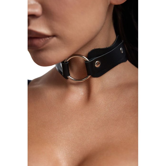 Черный кожаный ошейник с кольцом. Фотография 3.