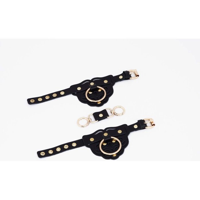 Черные наручники с золотистой фурнитурой