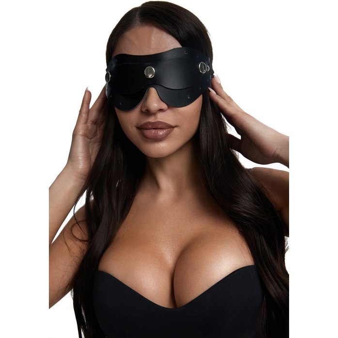 Черная кожаная маска со съёмной шторкой на кнопках. Фотография 4.