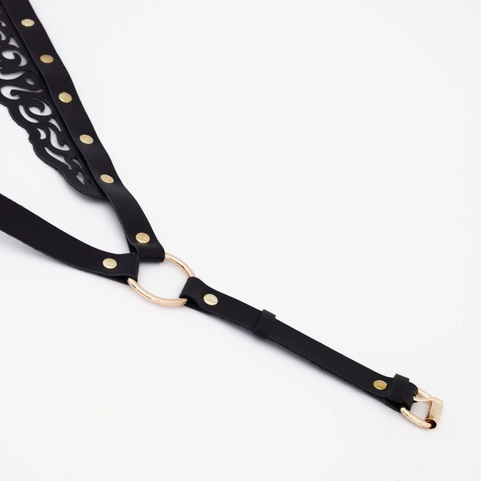 Черная кожаная портупея с резными элементами. Фотография 5.