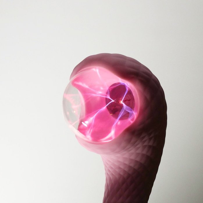 Розовый вибромассажёр с деликатными токами. Фотография 3.