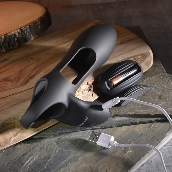 Черная насадка на пенис с вибрацией Nautilus. Фотография 18.